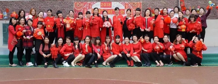 熱熱鬧鬧賞花燈，紅紅火火游廟會(huì)